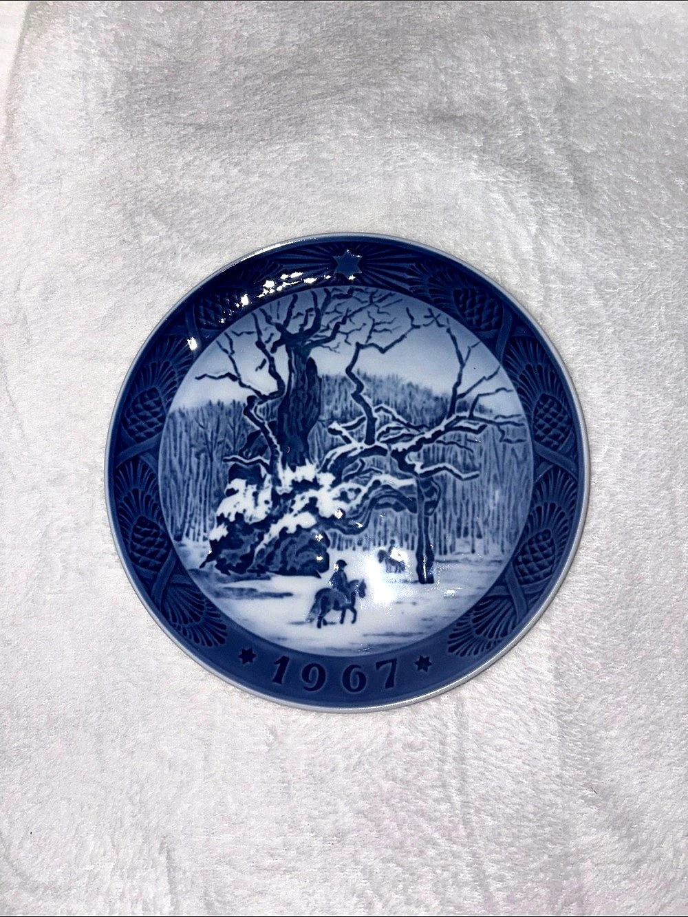 Kaiser Kongeegen The Royal Oak Blue & White Decorative Plate